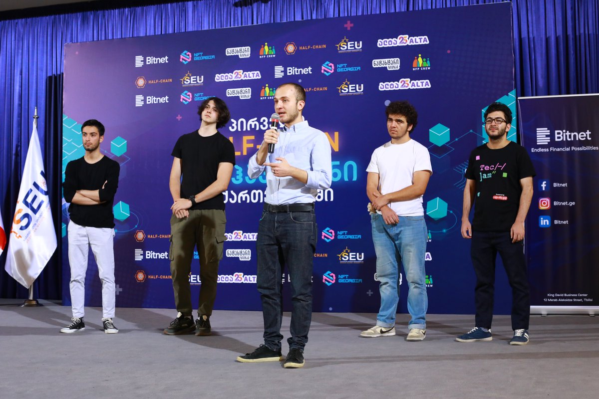 HALF-CHAIN tweet media