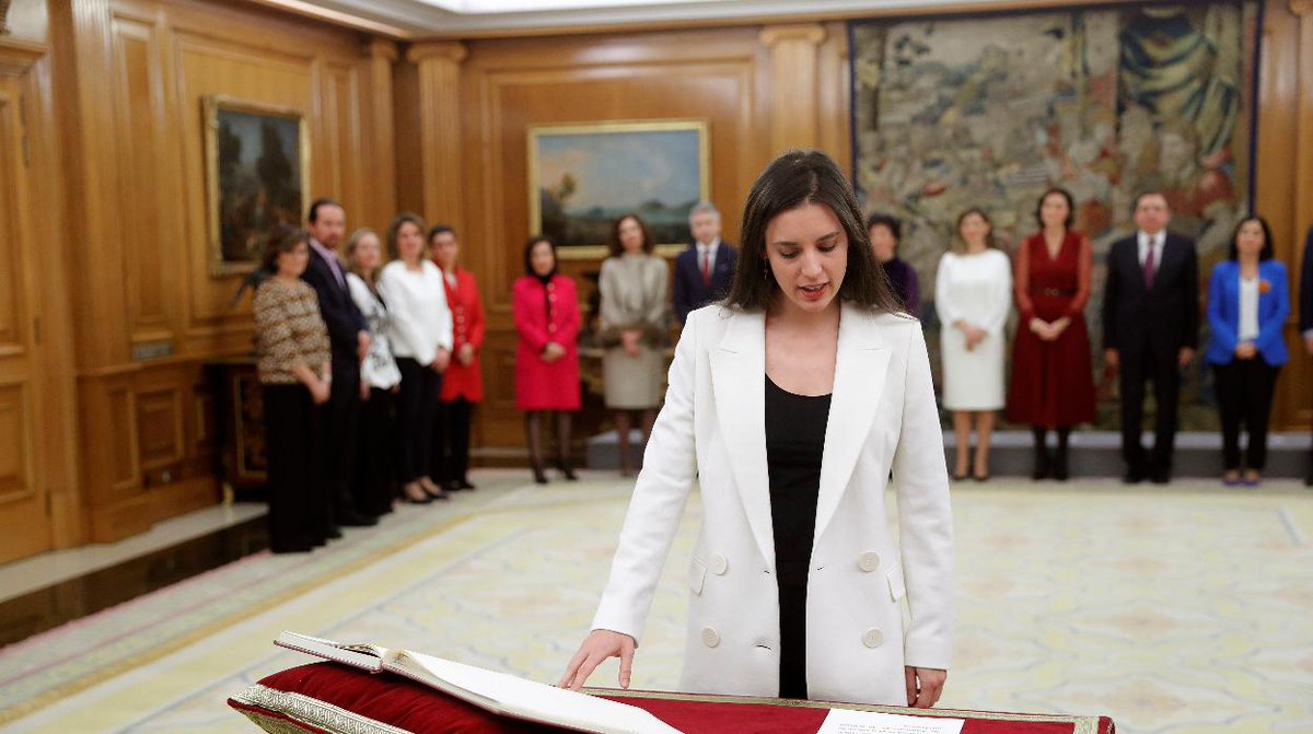 Se cierra el verano con más mujeres asesinadas desde el 2006.
No se admiten errores ni se asumen fracasos. No se cambian las estrategias. Sólo se buscan culpables (jueces, policías, la ultraderecha) para eludir la responsabilidad o desviar la atención (Rubiales).