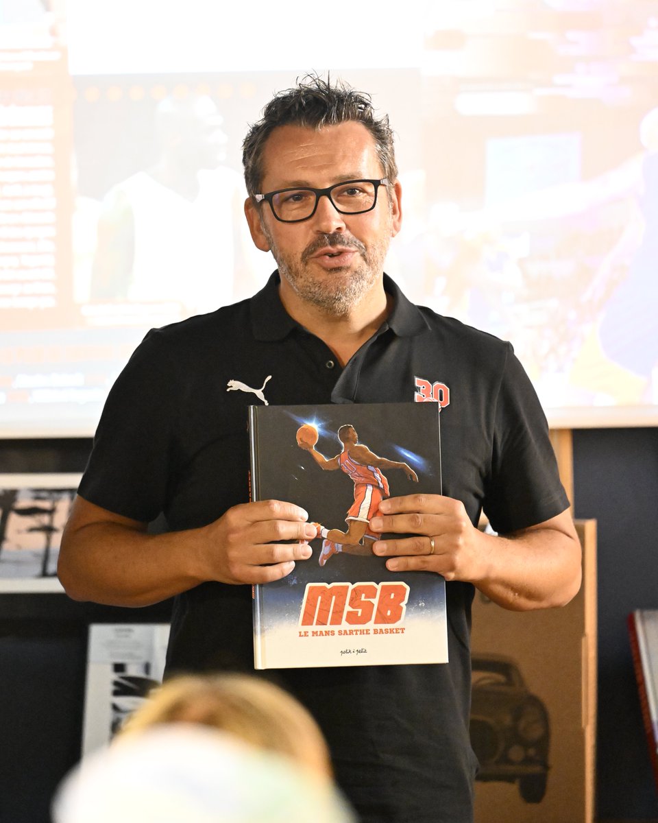 Le MSB fait sa rentrée littéraire ! 📚 

Hier à la Librairie Bulle, Christophe Le Bouille a présenté la BD-docu des 30 ans du club. 💯🦁

Encore un peu de patience, elle sortira le week-end du 21 octobre, à l'occasion du derby contre <a href="/CB_officiel/">Cholet Basket</a> 🙌

👉 urlz.fr/nqDu