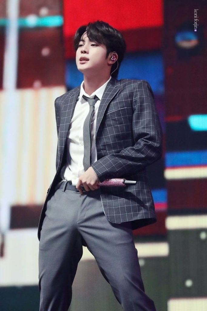 onlyforseokjini's tweet photo. So handsome https://t.co/FgfQDBgPvp