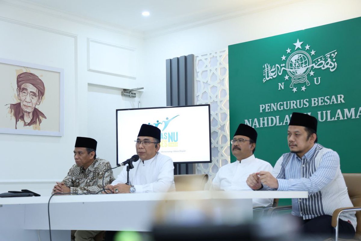 Musyawarah Nasional Alim Ulama dan Konferensi Besar (Konbes) Nahdlatul Ulama adalah dua unsur permusyawaratan yang berbeda tetapi disatukan dalam satu event. Kami mencanangkan Munas dan Konbes NU, Insyaallah, pada tanggal 18-20 September, di PP Al Hamid, Cilangkap, Jakarta Timur.