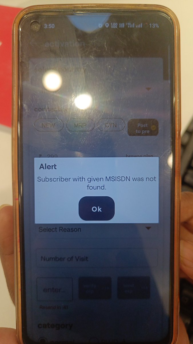 Sachinsums1's tweet photo. @vodafone @VodafoneGroup 
Dear team I have visited your branch near vashi station just to convert my no from postpaid to prepaid 
Every time they say Vodafone server issue. @AdityaBirlaGrp 
Please look into this matter. 
Sania Shaikh. https://t.co/3IT5osk0ks