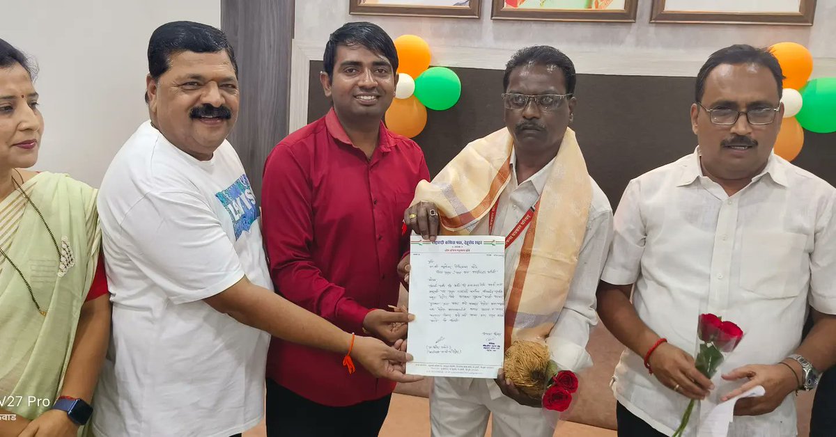 SumitGaikwad07's tweet photo. राष्ट्रवादी काँग्रेस पक्ष देहूरोड शहर यांच्यावतीने *मावळचे लोकप्रिय आमदार माननीय श्री सुनील  अण्णा शेळके* यांच्या जनसंपर्क कार्यालय येथे एक तास पक्षासाठी या अनुषंगाने शनिवार दिनांक २/९/२३ रोजी  *शहराध्यक्ष एडवोकेट प्रवीणजी झेंडे यांच्या अध्यक्षतेखाली मीटिंग आयोजित करण्यात आली.* https://t.co/st3u6ULmZb
