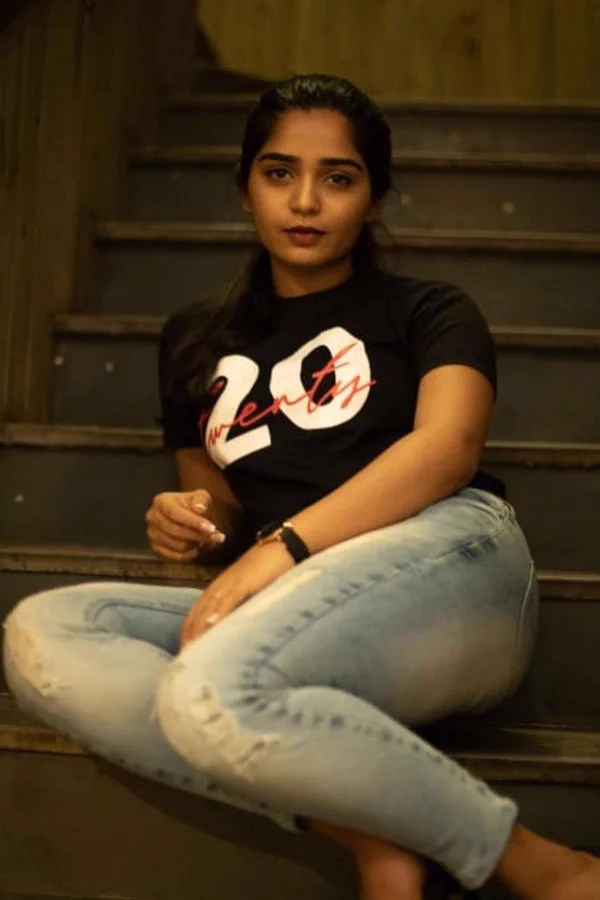 F5A4_rNaUAE3xd2?format=webp&name=900x900