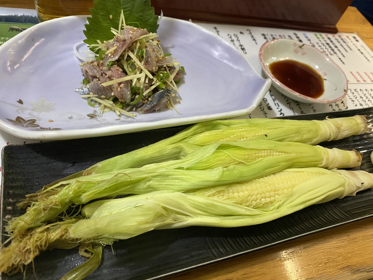明日、北の屋台こひつじの大将と組んでカレー作りますんでよろしくどうぞー!
我が家の玉ねぎとニンニクとトマトとメークイン使います。
野菜を持ってきたついでに一杯🍺ベビーコーンの炙り焼き、皮ごと食えてめちゃ美味いやつ😋 