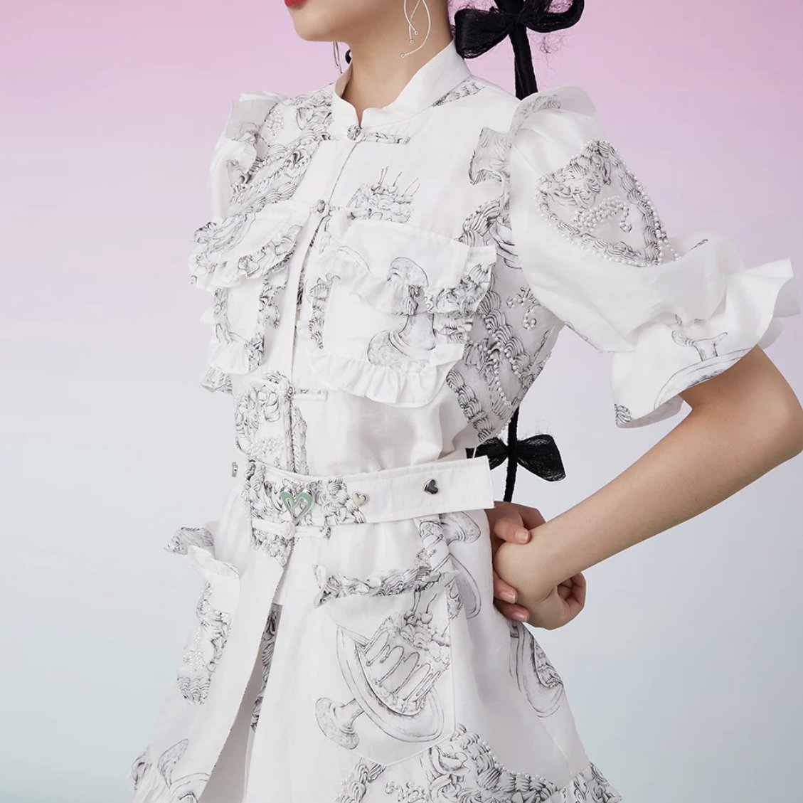 新品未使用 heihei パフスリーブシャツ　ハートボタン ホワイト あのちゃん あのちゃん 衣装】 📺9/2 #世界一受けたい授業/ «只今放送中» あの