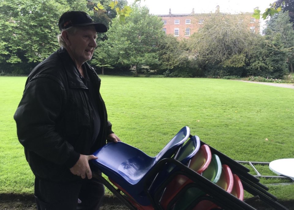 Huge thank you to St Andrew’s Resource Centre for their assistance in erecting our altar & organising seating for tonight’s Parish Partnership outdoor Mass and picnic in Fitzwilliam Square. ⁦@SARCD2⁩ ⁦@dublindiocese⁩ #BuildingHope #ParishPartnership