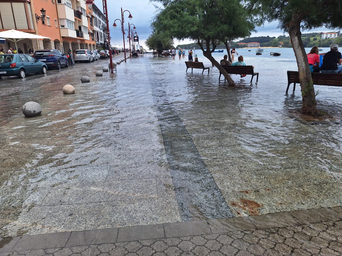 <a href="/dmontanes/">eldiariomontanes.es</a> Pleamar ayer en San Vicente de la Barquera