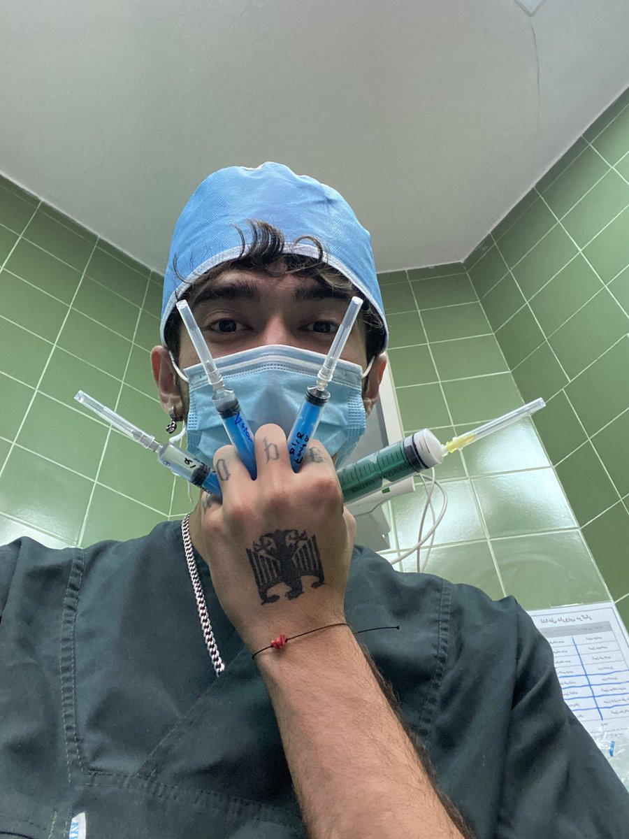 sillenceer's tweet image. من با اینا پول درمیارم
تو با چی پول در میاری؟