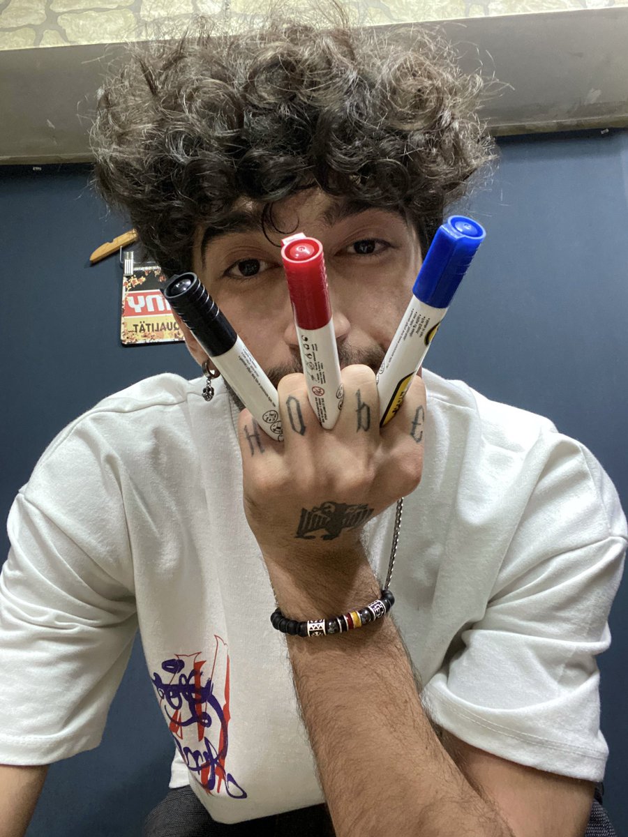 sillenceer's tweet image. من با اینا پول درمیارم
تو با چی پول در میاری؟