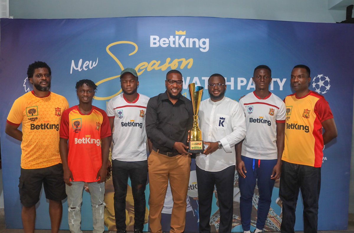 Our Vice-President @SanmiDoherty led a delegation to the BetKing MD @gossyomega at the BetKing HQ We had an end-of-season brief with BetKing presenting our Lagos FA Cup trophy 🏆 #OgaBoys | #WeAreIkoroduCityFC