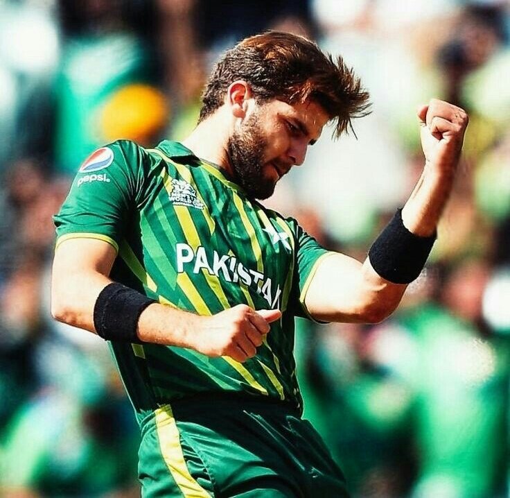 Hanii_ReHan's tweet photo. Ohhhh yeSsss 🔥🔥✌🏻😍
Kholii Goneeeeeee

#INDvsPAK
SHAHEEN U BEAUTY 🔥😍 https://t.co/3XmsUZStlC