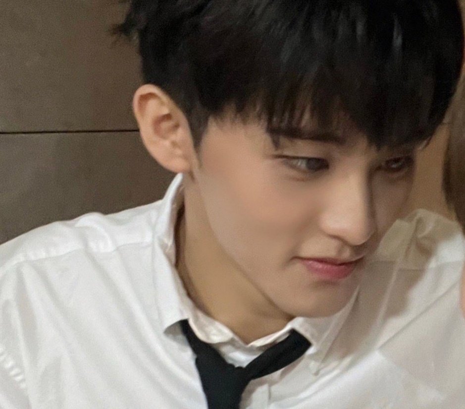 Im_MarkJoah's tweet photo. 마크 옆모습 너무 예뻐.. https://t.co/OS7UFsQe9h