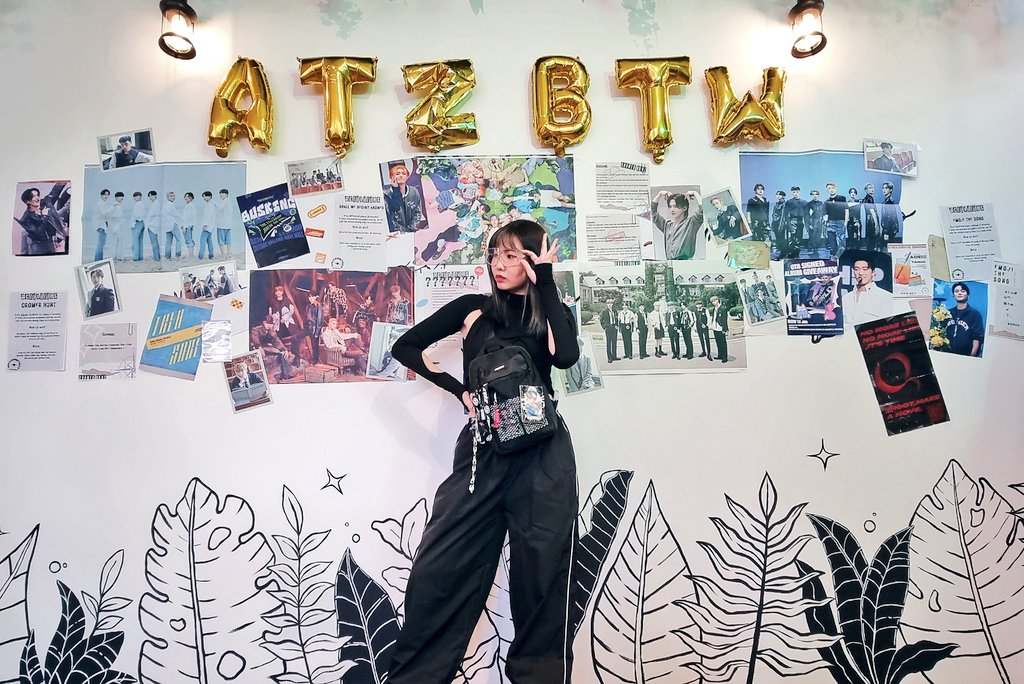 jeapoh's tweet photo. First time going for a kpop cafe event! Had so much fun! @0909Class #SG_Class0909 #SG_Class0909_OOTD https://t.co/QAEF0ZFIUV