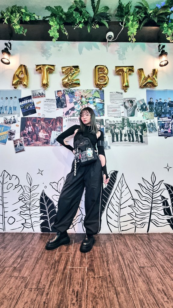 jeapoh's tweet photo. First time going for a kpop cafe event! Had so much fun! @0909Class #SG_Class0909 #SG_Class0909_OOTD https://t.co/QAEF0ZFIUV