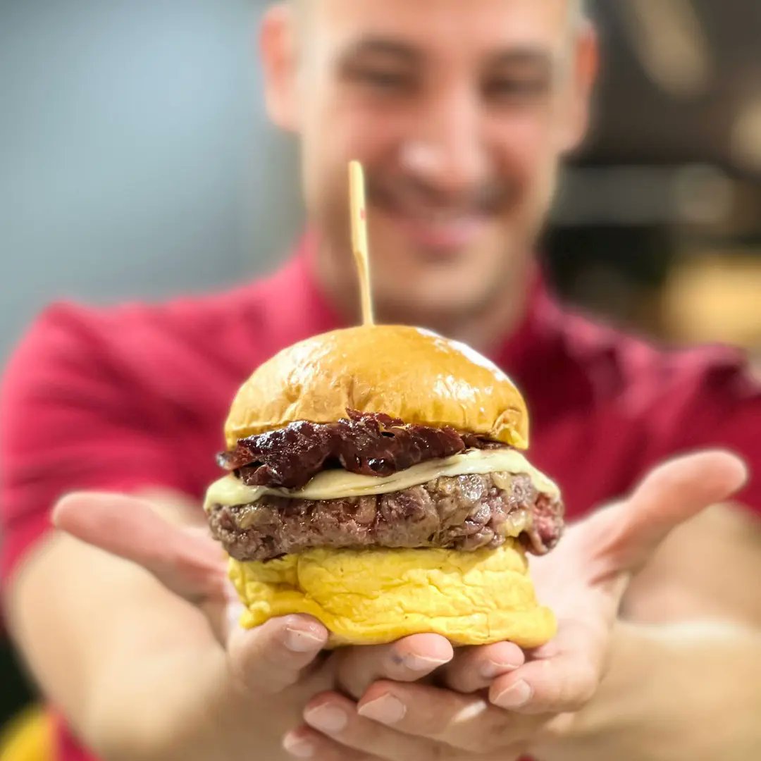 sergiomchef11's tweet image. Ahí lo dejo 🤤🍔

Os invito desde aquí que vayáis a probar las hamburguesas de LADEMOBURGER en Torrejón de Ardoz. 

Os prometo que no os van a defraudar. 😉