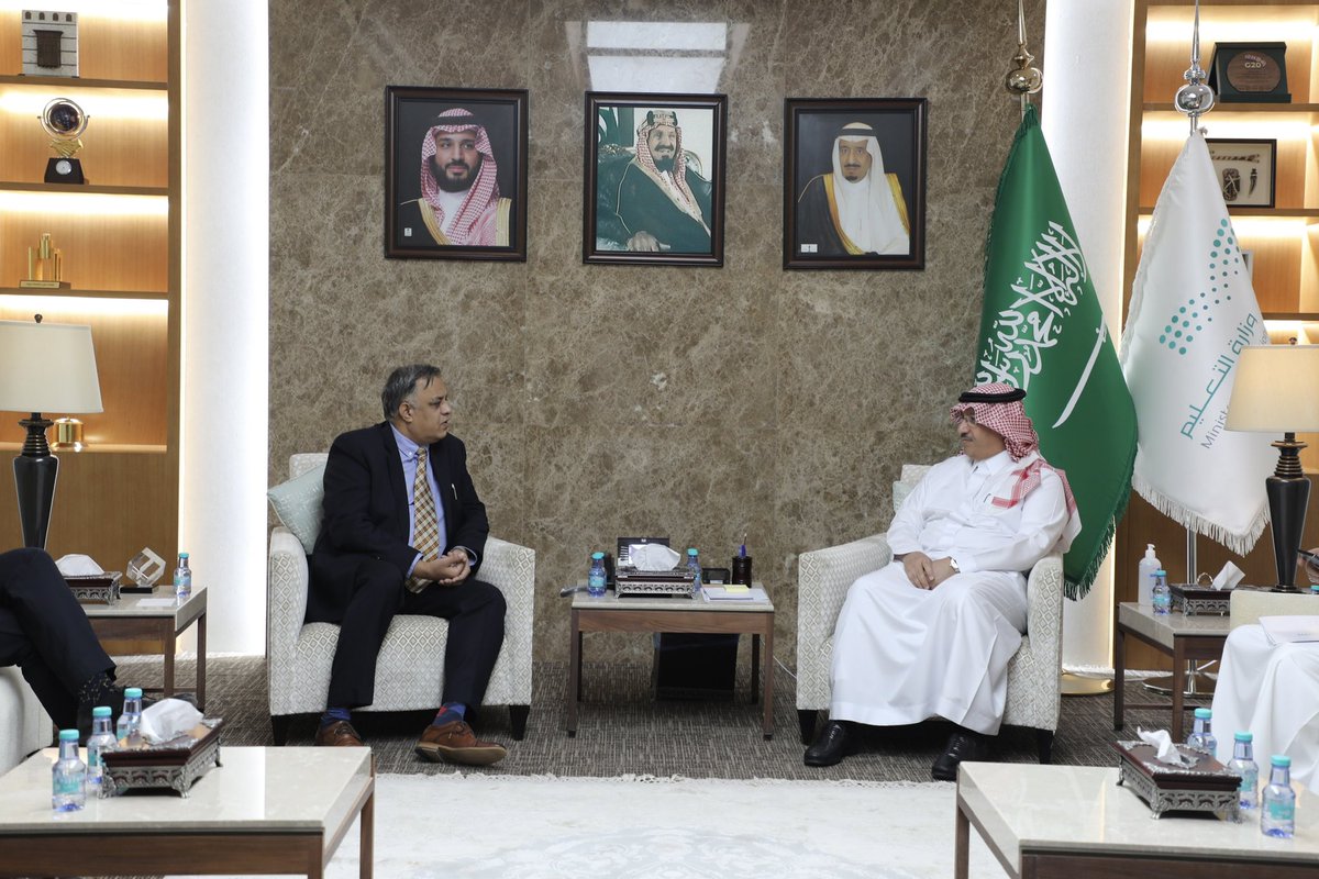 وزير التعليم يبحث سبل تعزيز التعاون في مجالات التعليم الجامعي والبحث العلمي والابتكار مع السفير الهندي.

 moe.gov.sa/ar/mediacenter…