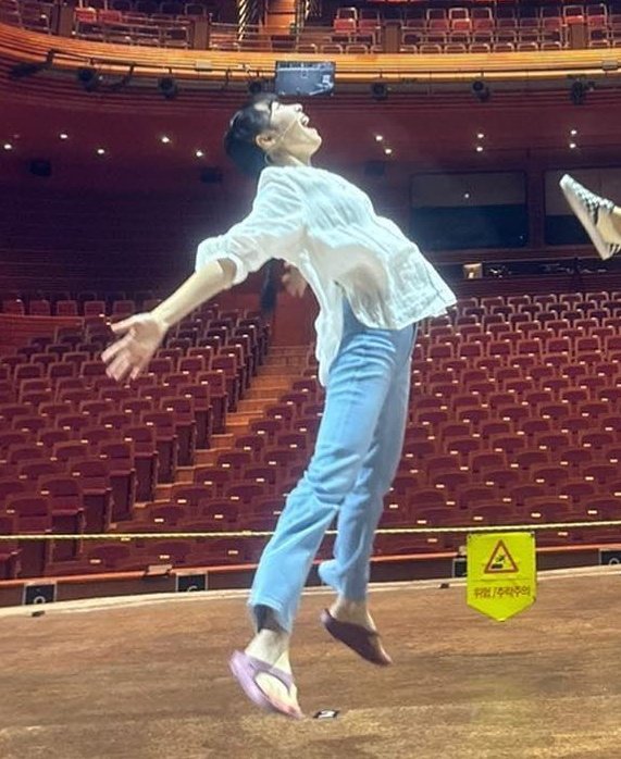 방방 VIP딩초 .. 하교 후 매일 1시간은 기본으로 뛰고 갈거같음 땀 한바가지 흘리고 이마에 휴지 곱게 접어 붙여놓을 거 같음 집 갈때 불량식품 쩝쩝 먹으면서 갈듯ㅋㅋㅋㅋ〰️