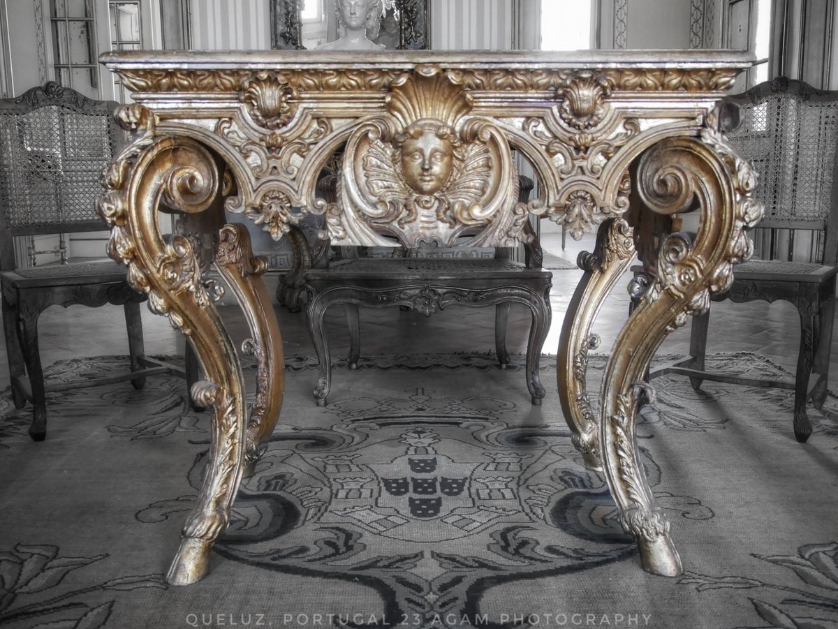 “Miradas de una mesa. Palacio de Queluz, Portugal 23” #alfonsogamerogamero 

#queluz #palacioqueluz #palacionacionaldequeluz #palace #mesa #table #palacetable #travelers #travelpics #travellife #travelcommunity #palaciorealdequeluz #travelphotography #paláciorealdequeluz