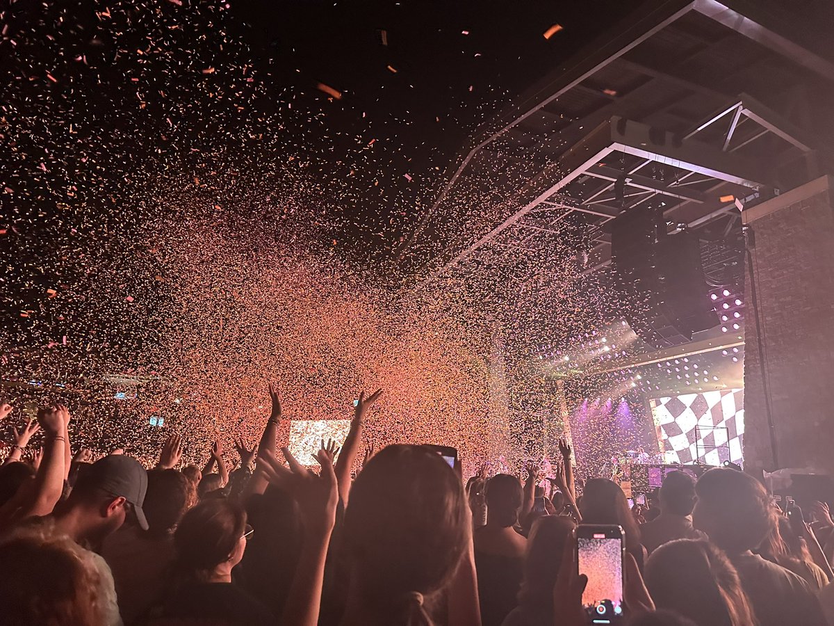 forestofnott's tweet photo. Just want everyone to know 5SOS is the only band ever https://t.co/FJciFQC9LJ