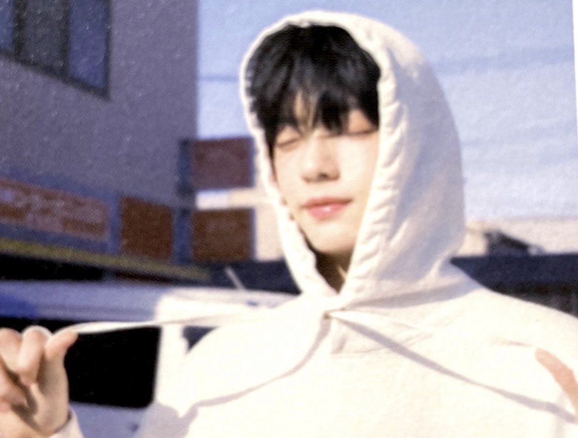 bxmgyx_13's tweet photo. SEASON OF TXT YOUTH photobook ‘Our archive’ scan #수빈 #SOOBIN

수빈이 사진들 꼭 봐조 .. 미쳣아 https://t.co/Bfk6LVxaGZ