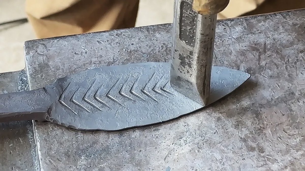 artArmor's tweet photo. Blacksmithing day. Making throwing knives and a knife for a log cutter for the first time

https://t.co/FOnVSsB7Fi https://t.co/crK3CnbpgW