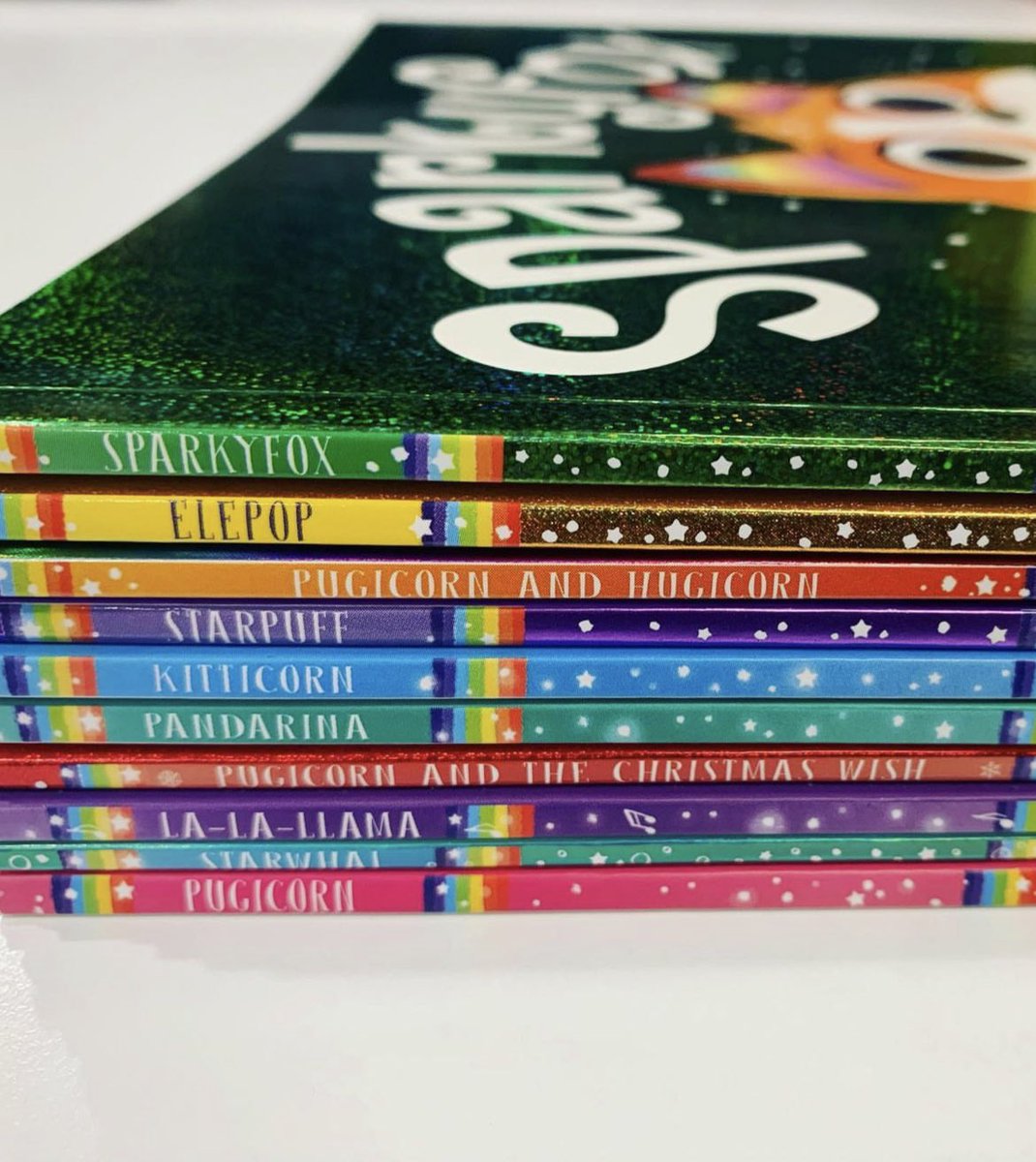 timbudgen's tweet photo. Autumn has arrived in Twinkleton.
Sparkyfox - book 10 in the Magic Pet Shop series is out now 🦊🦊🍁🍂🎃 written by #MatildaRose ,edited by @KatieSassienie , designed by @Katie_M_illo  and published with @HachetteKids 🎉 https://t.co/lEaxYpN7xm