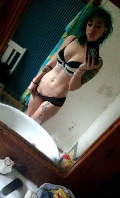 766 Pictures and 119 videos from the time before I started doing porn ;) Extrmerly private pictures I