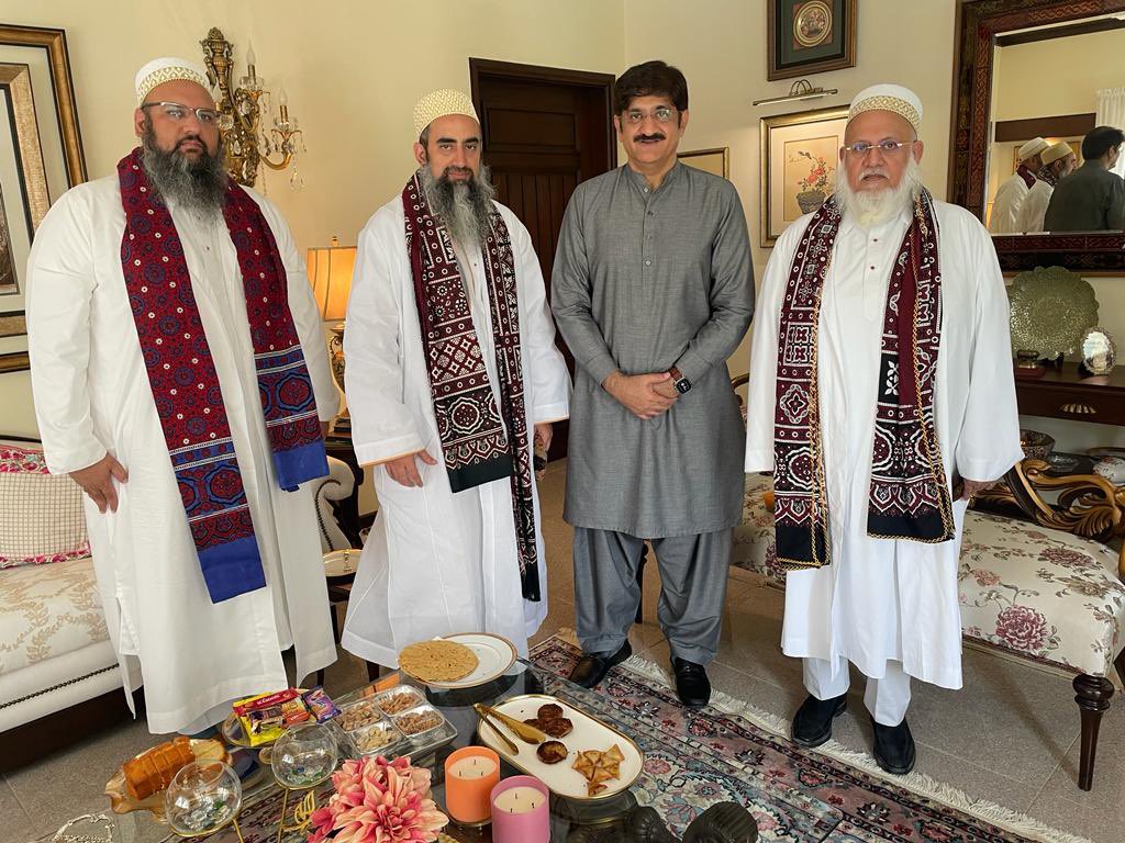 MuradAliShahPPP's tweet photo. Honoured to receive Shahzada Husain Burhanuddin at my house today. His Eminence appreciated the previous Sindh government for its consistent facilitation to the Bohra jama’at. https://t.co/DKLgeNGU6n
