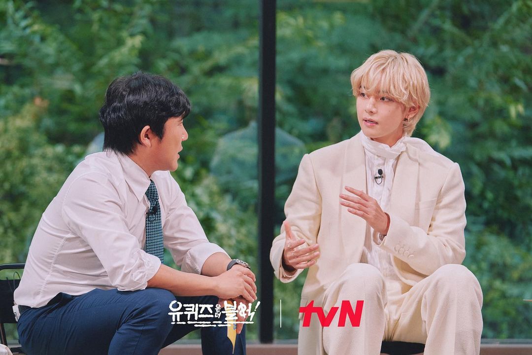 sceneryfortae's tweet photo. [IG] You Quiz #V preview pictures

“Kim TaeHyung you look like a handsome Prince who have set off to YouQuiz show”
“A fascinating YouQuiz time with Taehyung, a genius global top artist who is overwhelmingly good at even talking bcz he is not satisfied with just singing &amp; dancing” https://t.co/89J1tXIXjy