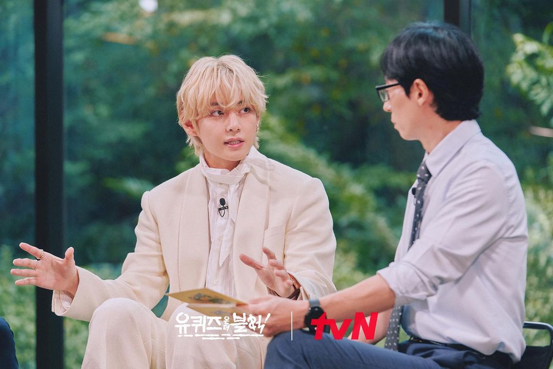 sceneryfortae's tweet photo. [IG] You Quiz #V preview pictures

“Kim TaeHyung you look like a handsome Prince who have set off to YouQuiz show”
“A fascinating YouQuiz time with Taehyung, a genius global top artist who is overwhelmingly good at even talking bcz he is not satisfied with just singing &amp; dancing” https://t.co/89J1tXIXjy