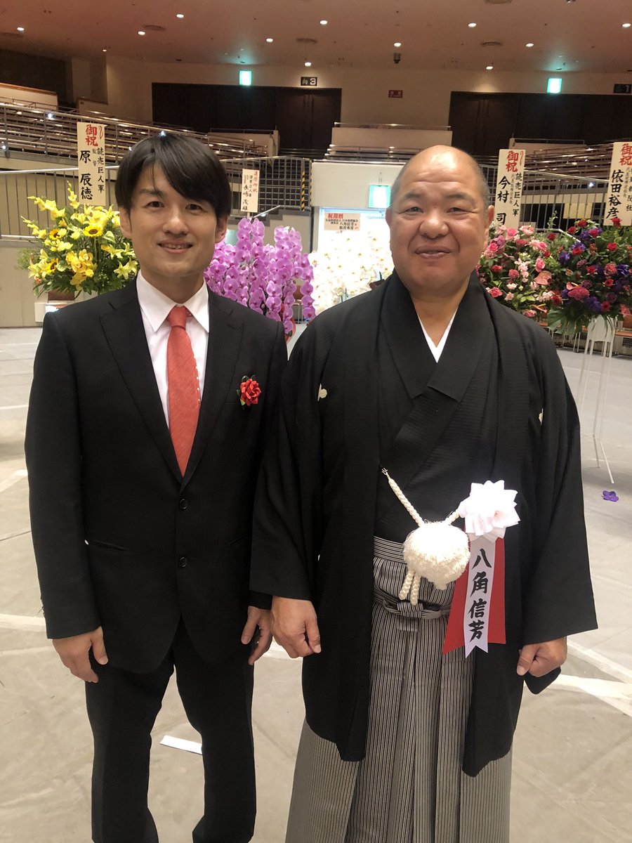 shishiou44ou's tweet photo. 八角部屋OB達と撮って頂きました。

#大相撲 #sumo #相撲 #八角部屋 #八角親方 #還暦土俵入り #吉祥寺 #はり灸マッサージししおう https://t.co/SCsHoFSStz