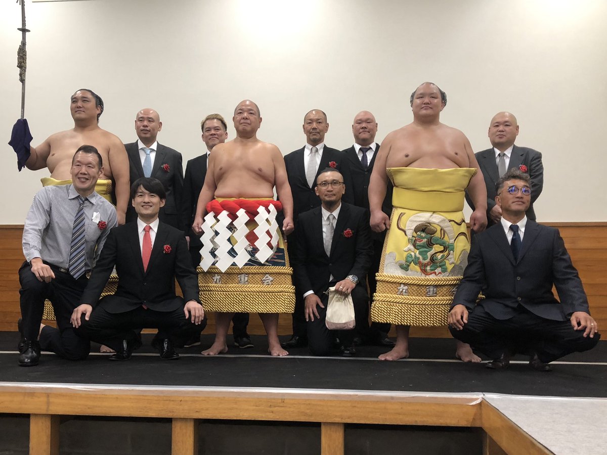 shishiou44ou's tweet photo. 八角部屋OB達と撮って頂きました。

#大相撲 #sumo #相撲 #八角部屋 #八角親方 #還暦土俵入り #吉祥寺 #はり灸マッサージししおう https://t.co/SCsHoFSStz