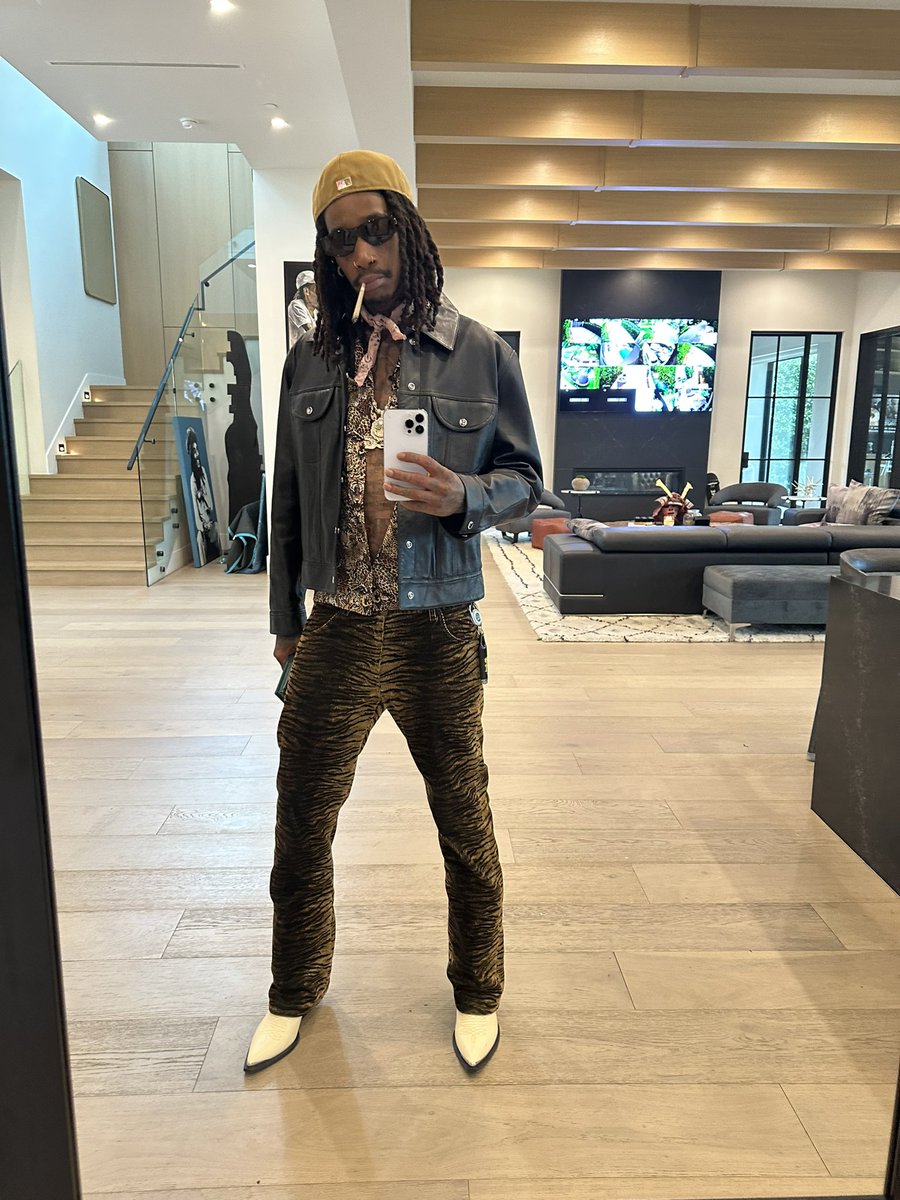 wizkhalifa's tweet image. Your prolly gonna see these pants a lot.