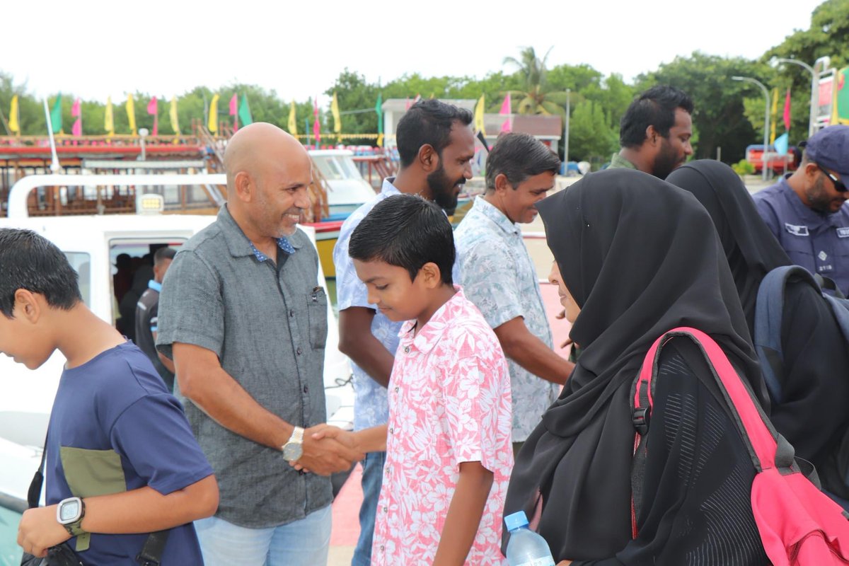 Raa AEC (@raec_mv) on Twitter photo ރ. އަތޮޅު ޤުރުއާން މުބާރާތުގައި ރ. މީދޫ ތަމްސީލުކުރާ، ރ. އަތޮޅު ތަޢުލީމީ މަރުކަޒުގެ ދަރިވަރުން، އުނގޫފާރަށް ދިޔުމަށް ފުރުން.
ހުރިހާ ބައިވެރިންނަށްވެސް ކާމިޔާބު މުބާރާތަކަށް އެދެން!
<a href="/MoEdumv/">Ministry of Education</a>
#RAEC
#EachtoSucceed ރ. އަތޮޅު ޤުރުއާން މުބާރާތުގައި ރ. މީދޫ ތަމްސީލުކުރާ، ރ. އަތޮޅު ތަޢުލީމީ މަރުކަޒުގެ ދަރިވަރުން، އުނގޫފާރަށް ދިޔުމަށް ފުރުން.
ހުރިހާ ބައިވެރިންނަށްވެސް ކާމިޔާބު މުބާރާތަކަށް އެދެން!
<a href="/MoEdumv/">Ministry of Education</a>
#RAEC
#EachtoSucceed