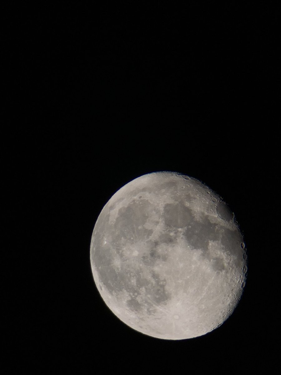 techcen8's tweet image. Shot on IPhone SE 2020 (with telescope)