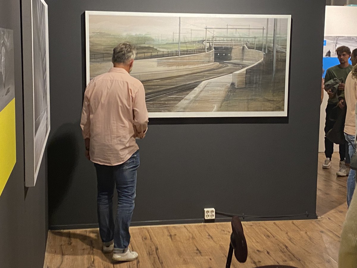 Mooie opkomst bij de opening van duo expositie ‘Europa Europa’. Het recente werk van Eddy Dijkslag en Slawomir Kuszczak is vanaf vandaag t/m 14 september te zien in Atelier Knikker, middenin het museumkwartier van Zwolle. 
<a href="/eddydijkslag/">eddy dijkslag</a> @slawomirkuszczak #zwolle #kunstkijken