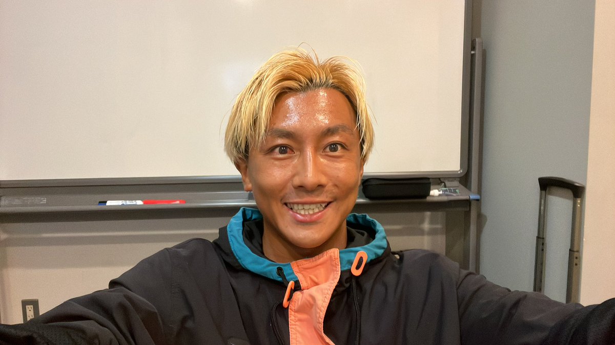 rickshawsgump's tweet photo. 久しぶりにツイート！
あと数分で人力車でアメリカ横断ドキュメンタリー映画が上映されます。今から舞台挨拶や〜。めっちゃワクワクしてます。諦めずに走り続けて良かった！！沢山の方にJust For Funを届けたい。さあ！楽しんでいこう！！！安全運転いってきます！！ #ガンプ鈴木 #アメリカ横断 https://t.co/MCn8oON7P6
