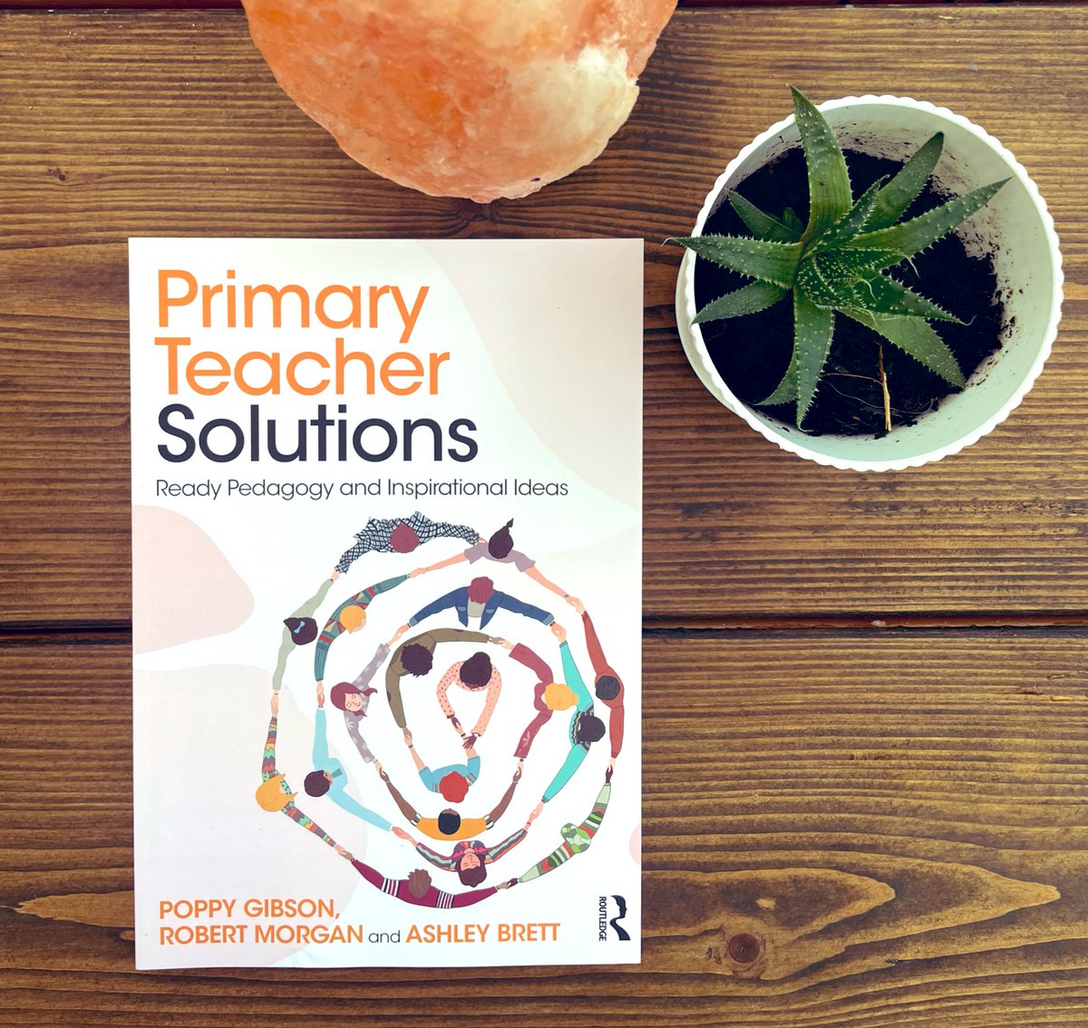 📕BOOK GIVEAWAY📕
Calling teachers, TAs, HLTAs 
&amp; leaders! Want to win a free copy of my book? Perfect for anyone working in primary school including 143 voices from around the globe! RRP £24.99
Simply follow me, like &amp; RT this post! Winner drawn Sat 9 Sept 6pm
UK delivery only🇬🇧