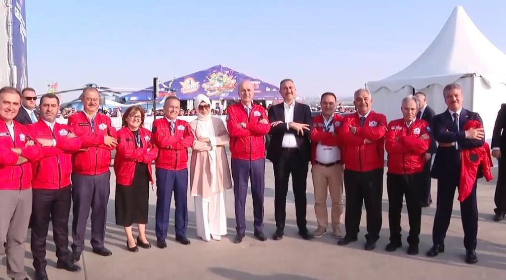 Bir dizi temas ve ziyaretlerde bulunmak üzere Gazi Şehrimize teşrif eden AK Parti Grup Başkanvekilimiz Sayın <a href="/abdulhamitgul/">Abdulhamit Gül</a>'ü; Gaziantep Havaalanı’nda karşıladık.

Dün #Teknofest2023 Ankara’da bugün Gaziantep’te birlikteyiz.

Durmak yok çalışmaya devam.

Saygıdeğer Başkanvekilim