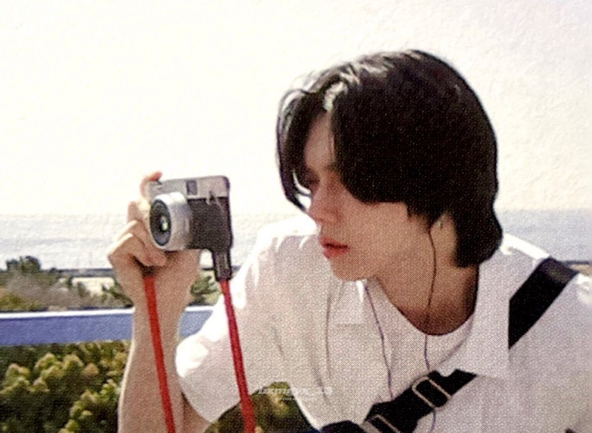 bxmgyx_13's tweet photo. SEASON OF TXT YOUTH photobook ‘Our archive’ scan #연준 #YEONJUN https://t.co/54vfSluO9x