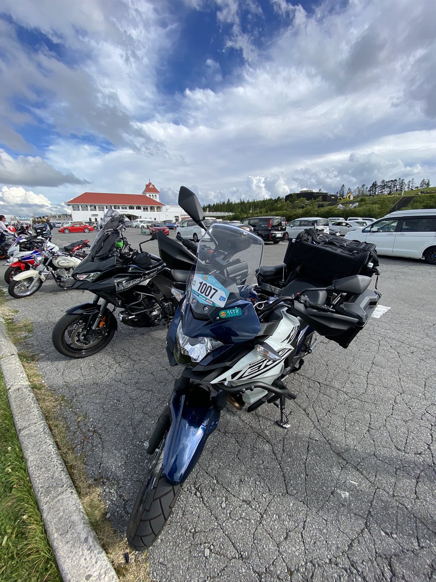 versys1024's tweet image. あ！お仲間発見(☆∀☆)
道の駅美ヶ原高原では、VERSYSはこの方だけだった。
横浜ナンバーなので、VERSYSTミーティングにお誘いしたよ！
 また、会えると良いな✨
 #VERSYST  #VERSYS  #VERSYS1000SE  #VERSYSX250