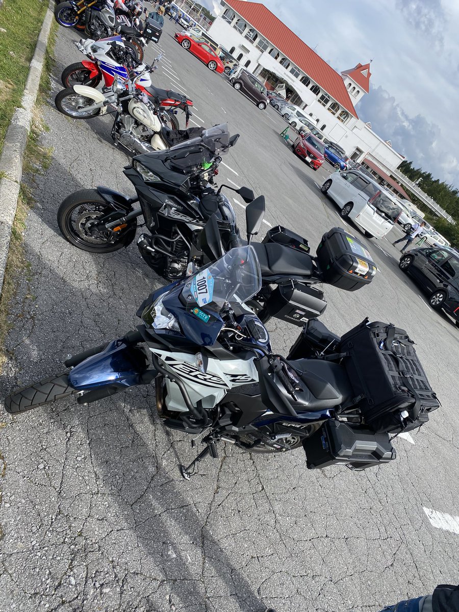 versys1024's tweet image. あ！お仲間発見(☆∀☆)
道の駅美ヶ原高原では、VERSYSはこの方だけだった。
横浜ナンバーなので、VERSYSTミーティングにお誘いしたよ！
 また、会えると良いな✨
 #VERSYST  #VERSYS  #VERSYS1000SE  #VERSYSX250