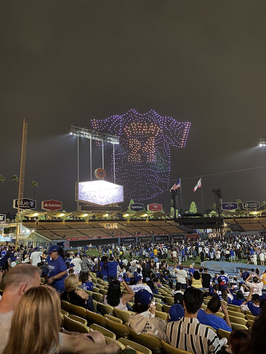 torn2rbns's tweet image. Last night at 17 @Dodgers celebrating @kobebryant #kobe #dodgers #almost18 #labordaybaby