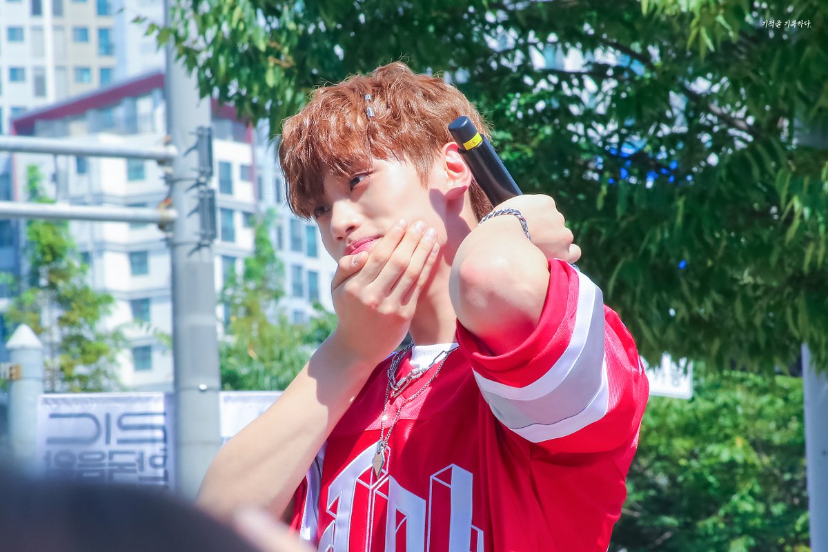 find_miracles's tweet photo. 230902 티아이오티 금준현 준현 음중 미니팬미팅

아궁빵 포즈가 귀여운 청년...

#TIOT #티아이오티 #금준현 #준현 https://t.co/73mO8q1ozj