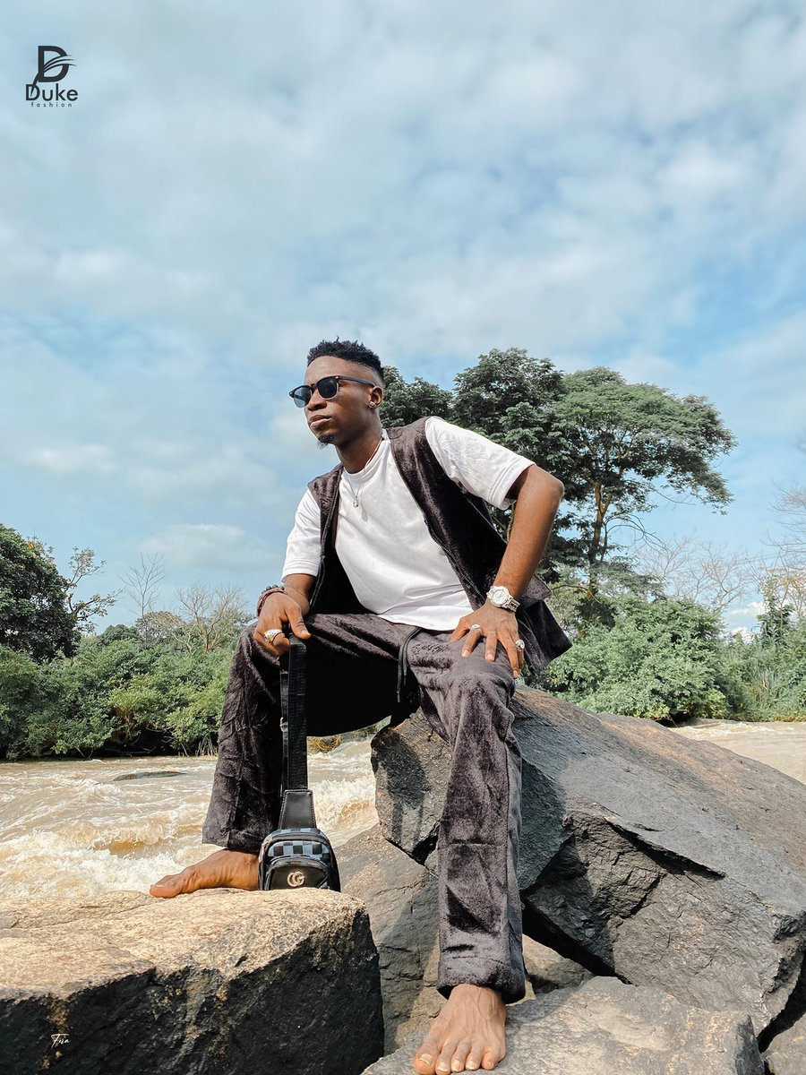 dukefashionhq's tweet image. Whoever says money can't buy happiness hasn't shopped from Duke!

Check out the second outfit of #SilverCollection!

#AvailableNow
Location: Ilorin 
Nationwide Delivery 
WhatsApp: +2348108959881