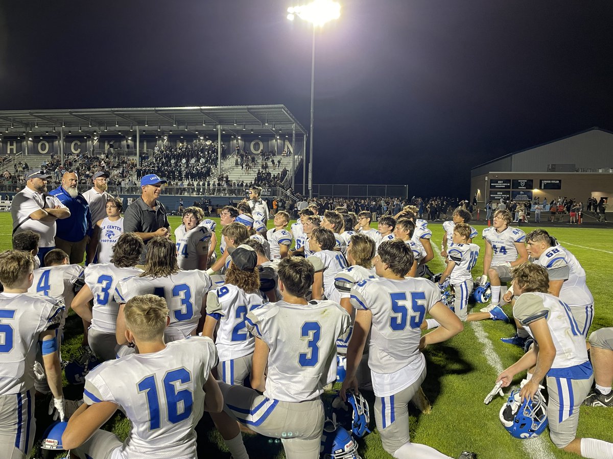 WillCDenner's tweet photo. Game story from @LaCenter_FB's 43-7 win over Hockinson, which showcased the Wildcats' strengths in all three phases. A team that has just four seniors on its roster, the core of juniors and sophomores showed Friday they're ready for bigger roles.

https://t.co/AwmbMFhZ22 https://t.co/EmcggGWIVC