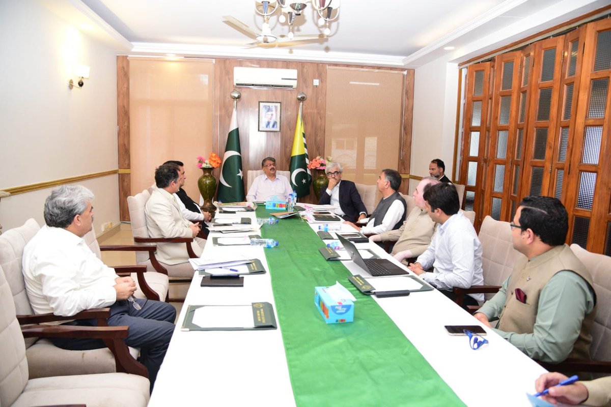 Mujtabahaider02's tweet photo. Honourable Prime Minister AJK called on meeting with Muslim Hands.
Focused discussion on the MH projects on going in AJK and Muslim Hands IT Excellence centre in Mirpur.

#MuslimHands #IT #AI https://t.co/8238oEmE2X
