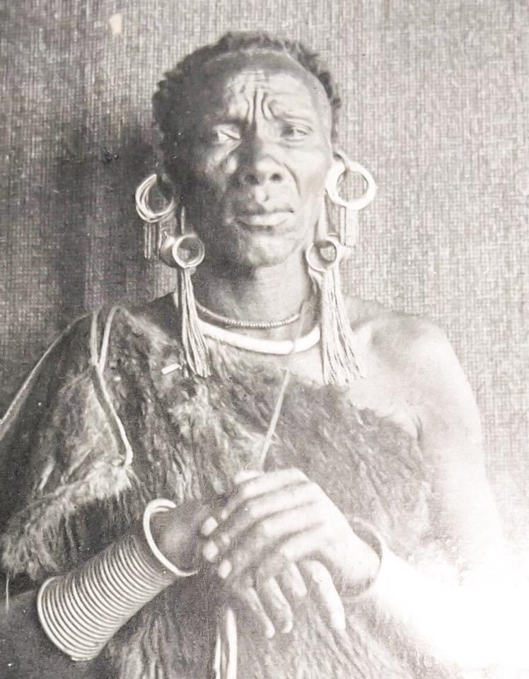 HistoryKE's tweet photo. #HistoryKeThread: Karûri wa Gakure
—————

After Kinoo, westwards along the Nairobi-Nakuru highway is a place called Karûri. 

It was named after Agîkûyû chief Karûri wa Gakure (pictured) from Kangema, in present-day Murang'a county.

Chief Karûri made trading trips from his village, trudging with his caravan along the edge of the Aberdares towards Kijabe and Naivasha.

Interestingly, Field Marshal Mbaria Kaniu followed the same route from Kangema to lead Mau Mau activities in Naivasha.

Some early English explorers like the self-proclaimed King Of The Wakikuyu, John Boyes, traded wares like cloth and mirrors with him in exchange for guides or security.

Karûri also traded in ivory, with Arabs providing the markets for the commodity. The bulk of the ivory was sourced from elephants roaming the vast Aberdares ecosystem.

Some reports say Karûri had the mien of a king, and was carried aloft in turns by his subjects. That’s according to Boyes, who once stumbled on the chief’s caravan in the Aberdare forests.

As Karûri’s fame grew, some chiefs, such as Chief Wangombe Wa Ihura of present-day Mathìra, Nyeri, grew envious.

At one time Chief Wang’ombe raided and burnt villages that were under Karûri’s jurisdiction, inflicting a heavy loss on the enemy. There are some reports that Chief Wang’ombe‘s warriors were backed by morans of the Laikipia Maasai.

The attacks on Karûri caught his warriors off guard. He lost a lot of men and prized possessions of cattle and goats. To avert further loss, Karûri decided to evacuate some of his best remaining warriors deep in the forests of the Aberdares. 

After Wang’ombe retreated back to his country with the war loot, Karûri was so devastated that he began to plot his own revenge.

The ensuing revenge attacks were so vicious on Wang’ombe’s chiefdom that he capitulated, opting to call for a truce. 

Boyes, whom the Agîkûyû nicknamed Karîanjahî (owing to his alleged love for a diet of cowpeas), made reference to these wars in his book, The King Of The Wakikuyu. 

He claims to have fought on Karûri’s side in the revenge attacks and perhaps with a tinge of exaggeration, spares little effort to ascribe the resulting victory to his martial guidance.

The author also describes his involvement in the rapprochement talks between the two warring parties.

Excerpts:

“Within a few days all the stolen property was restored to its original owners, causing much rejoicing among them, as they had, of course, never expected to see any of it again. Of course, I took precautions to see that no friction occurred during the process of retransferring the recovered property, and having invited some of the chief men of both districts to my camp, we got on quite friendly terms.....

...Seeing them sitting, eating and drinking together amicably, it was difficult to imagine that they had been cutting one another’s throats only a few days previously, but the Kikuyu, like many other African races, are remarkably changeable, and their temper can never be relied upon. As I learnt during my stay among them, they are both fickle and treacherous, and had it not been for my own people (Karûri’s men), I should have run great risk of being killed on several occasions, through trusting them too much....”

We also learn that Boyes relied a lot on Karûri in ivory trade with Arabs. Karûri himself took part in some of the caravans to Kikuyu and Fort Smith.

According to lore, along his many caravan safaris, Karûri courted, and subsequently betrothed, a number of young girls.

He often preferred that his caravan take a break at a spot in Karûri, which is what the area ended up being named.

A part-time medicineman, he was popular with the southern Agîkûyû as he helped prepare arrow poison for them in their wars against the Maasai.

Cont’d 👇🏽