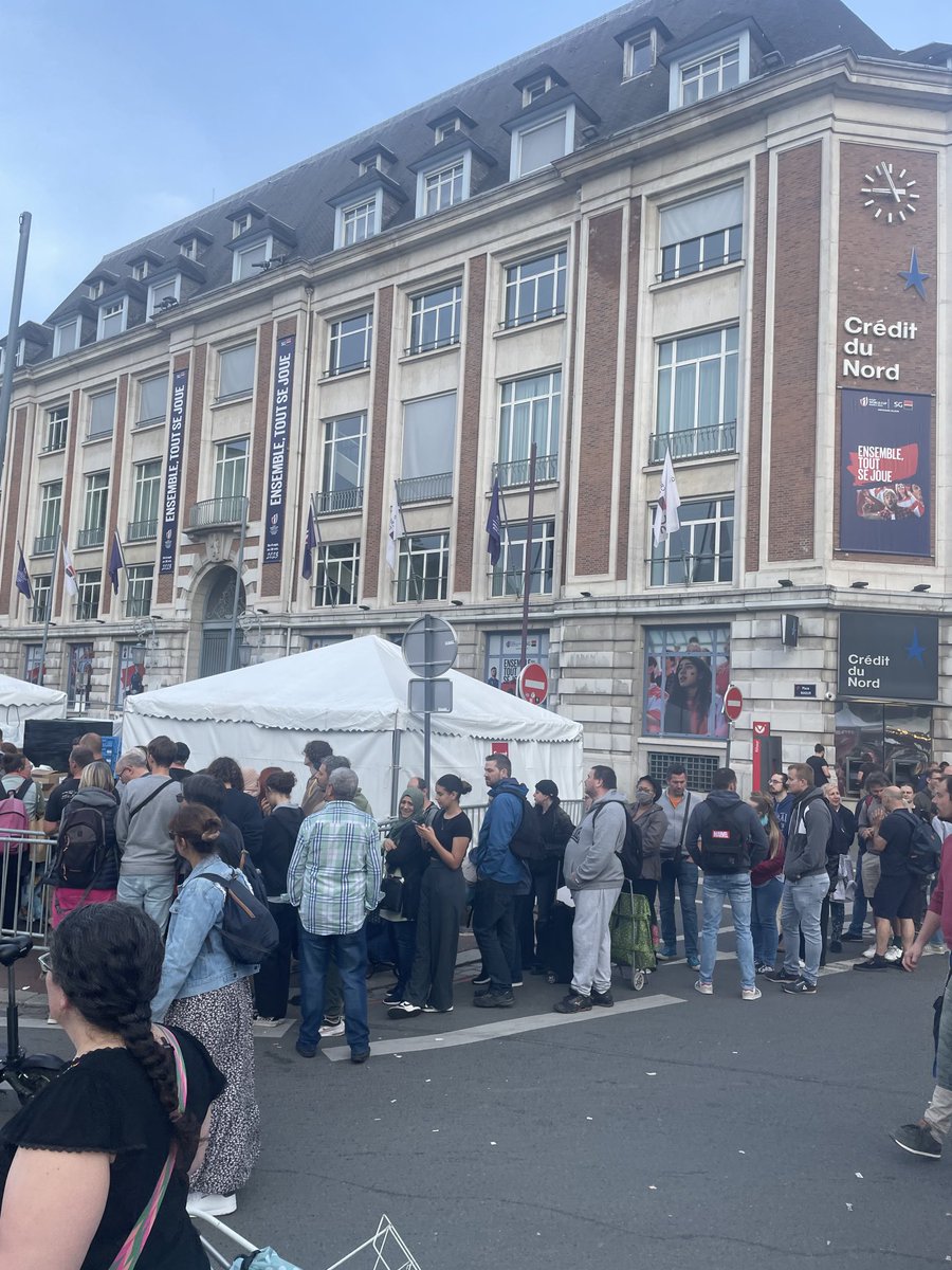 Patrick Seghi (@patrickseghi) on Twitter photo Carton plein ce matin pour la braderie du Furet du Nord place Rihour #Lille <a href="/VDNLille/">VDN Lille Métropole</a> Carton plein ce matin pour la braderie du Furet du Nord place Rihour #Lille <a href="/VDNLille/">VDN Lille Métropole</a>